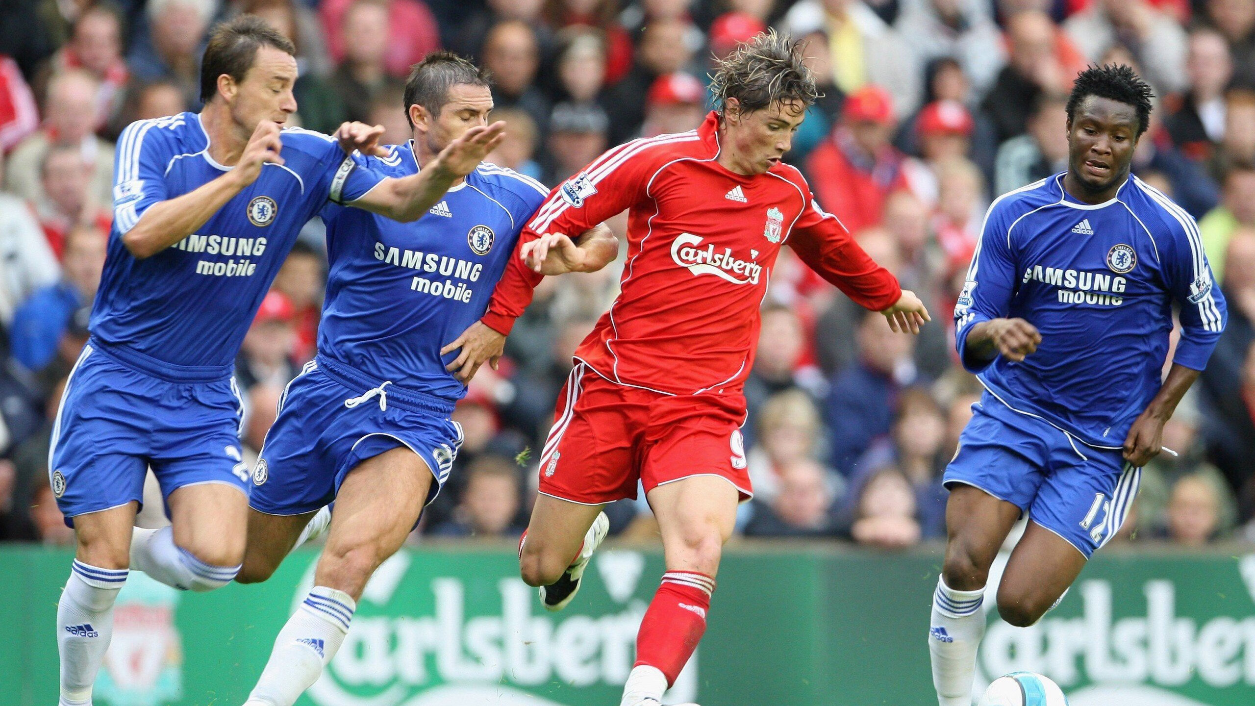 利物浦前锋连续破门，英超领头羊紧咬追赶，利物浦 前锋